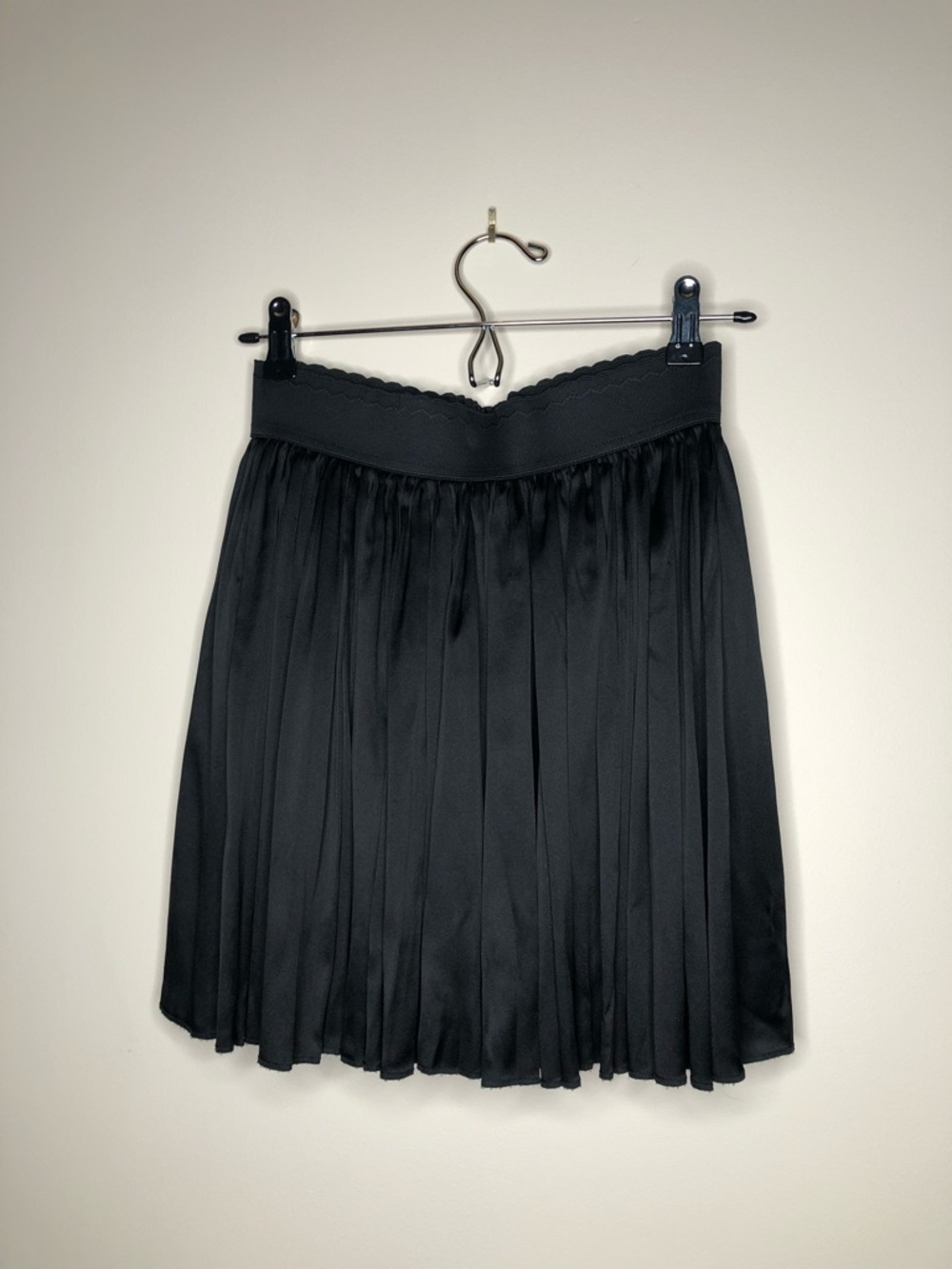 Dolce & Gabbana Black Pleated Silk Skirt Size 38